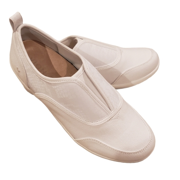 Vionic Shoes - Vionic Magnolia Denver White Slip-On Sneaker NEW